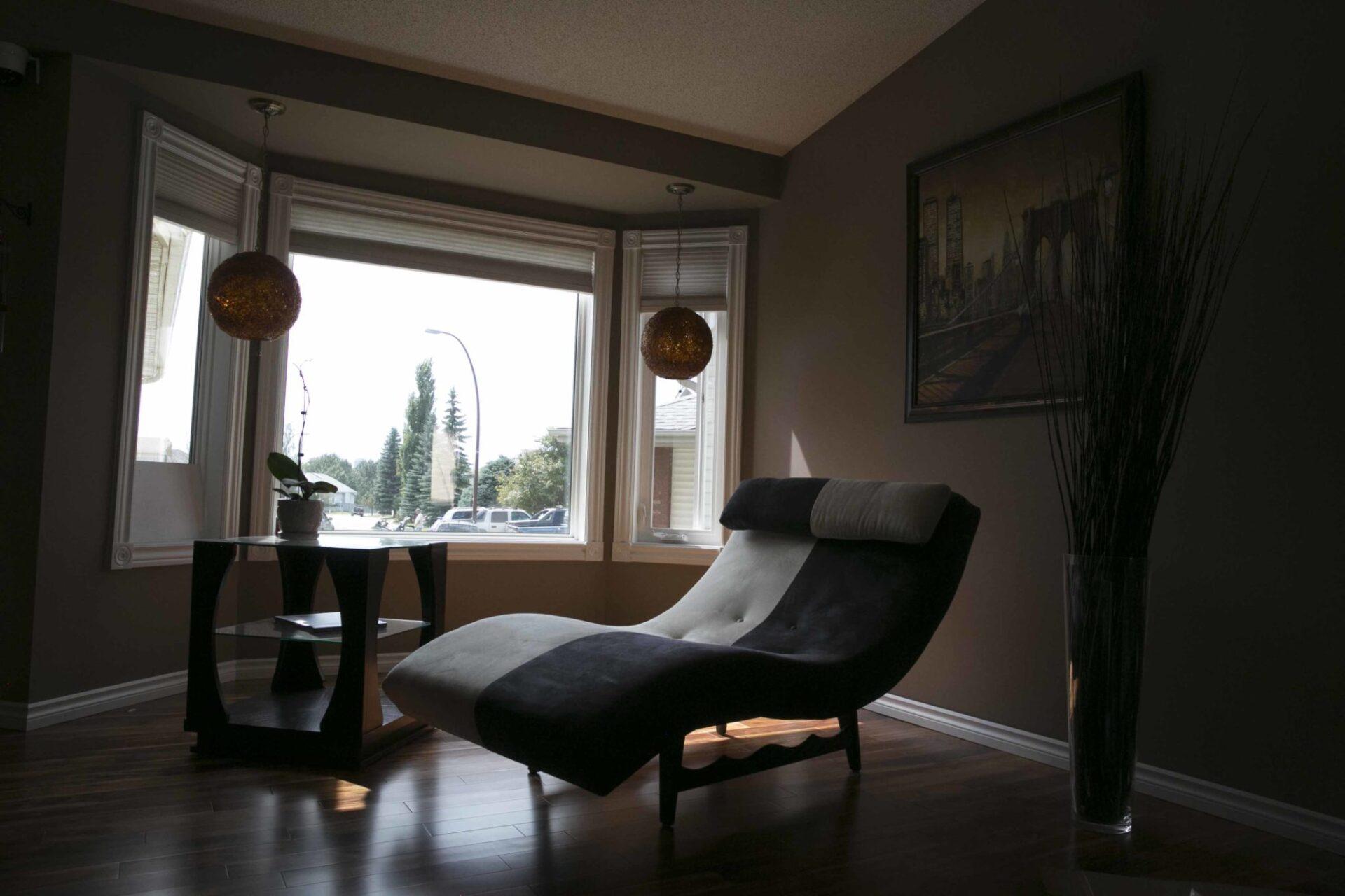 window_lifespan If installed correctly, new vinyl windows should last at least 20-25 years.